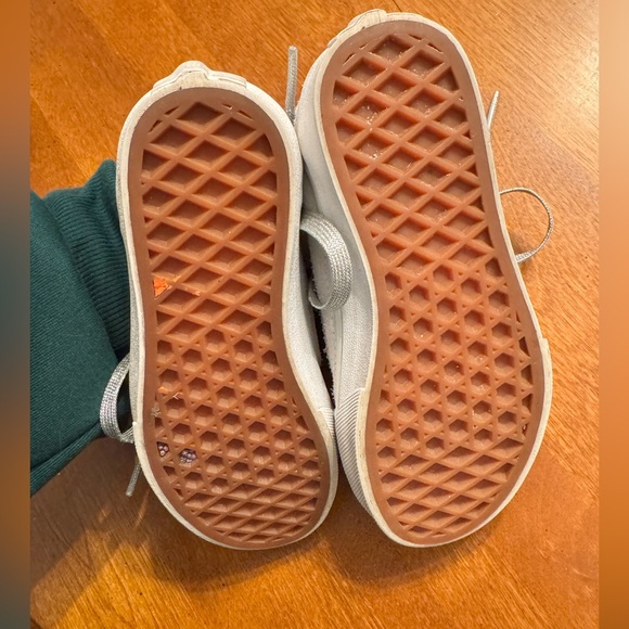 Vans - Picture 4 of 5